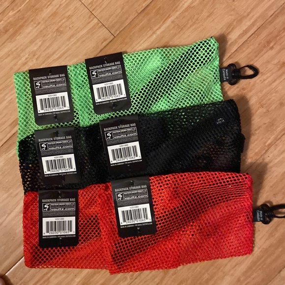 NWT bundle multicolor Vaultz mesh backpack Storage bags, zip close & clip on - Picture 7 of 7